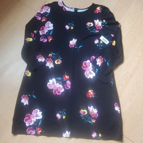 Old Navy Dresses & Skirts - Old Navy Woman's Size XXL Black along Sleeve Floral Dress.